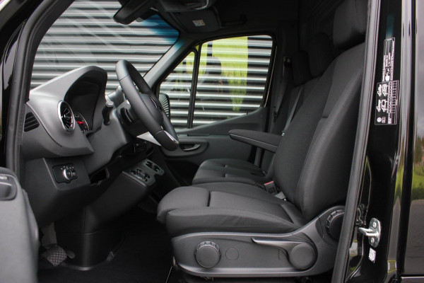 Mercedes-Benz Sprinter 319CDI L2H2 RWD 190PK FULL BLACK JB- EDITION / 3500KG / NEW / DIRECT RIJDEN / NAVIGATIE / PDC / FULL / LED