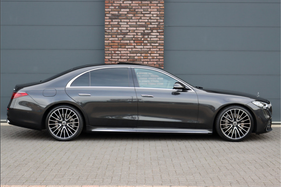 Mercedes-Benz S-Klasse 580 e 4MATIC Lang AMG Line Aut9 | First-Class Rear Executivepakket | Luchtvering | Achterasbesturing | Distronic+ | Burmester 4D | Koelbox | MBUX Tablet | Schermen Achterin | Chauffeurspakket | Exclusive Leder | Massage | Stoelventilatie | Verwarmd Stuurwiel |