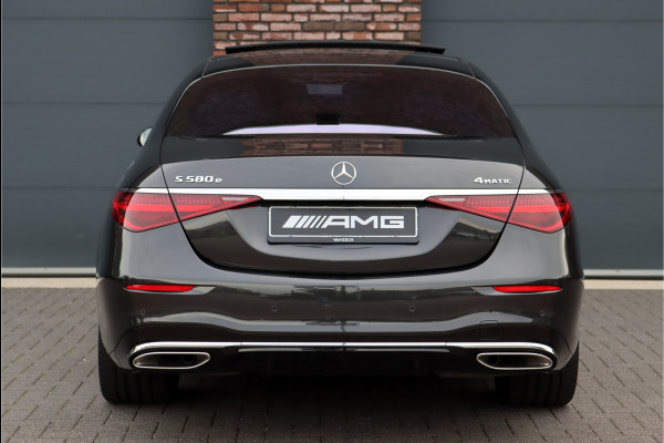 Mercedes-Benz S-Klasse 580 e 4MATIC Lang AMG Line Aut9 | First-Class Rear Executivepakket | Luchtvering | Achterasbesturing | Distronic+ | Burmester 4D | Koelbox | MBUX Tablet | Schermen Achterin | Chauffeurspakket | Exclusive Leder | Massage | Stoelventilatie | Verwarmd Stuurwiel |