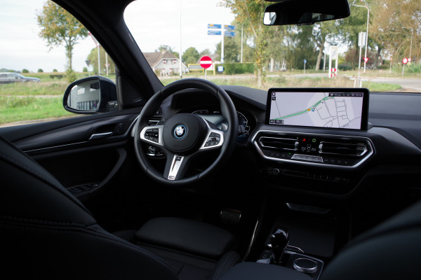 BMW X3 xDrive30e 293 PK High Executive M-Sport PHEV, Panoramadak, Elek. Trekhaak, Harman / Kardon, Adap. Cruise Control