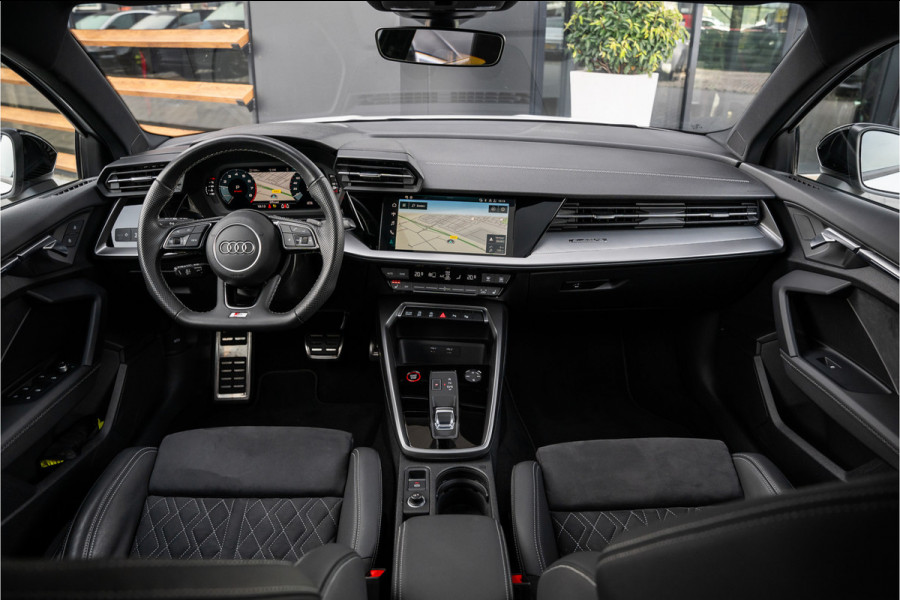 Audi S3 Sportback 2.0 TFSI quattro - Panorama | ACC | Stoelverwarming