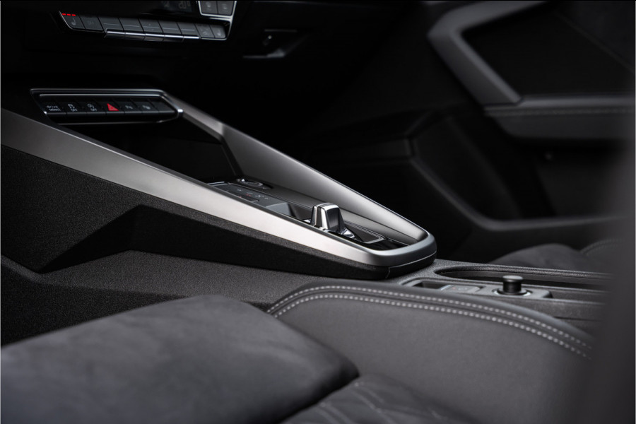 Audi S3 Sportback 2.0 TFSI quattro - Panorama | ACC | Stoelverwarming