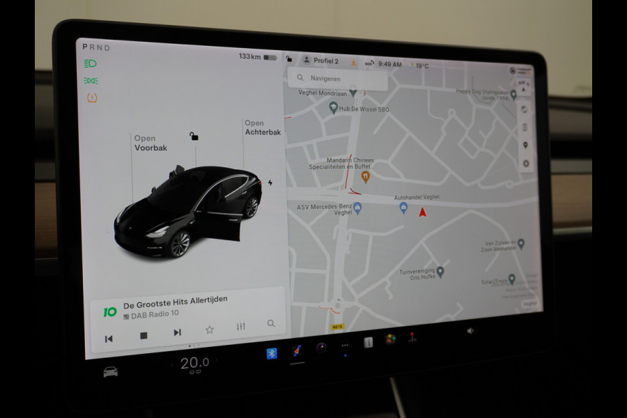 Tesla Model 3 SR+60kWh 325PK Trekhaak AutoPilot FSD.vb Leer PanoDak Adaptive cruise 19" Camera's Elektr.-Stuur+Stoelen+Spiegels+Geheugen+Easy- Ecc Navigatiesysteem full map LED-a+v Comfortstoel(en) ACC Dual-ECC DAB Voorverwarmen interieur via App Keyless via Telefoonsleutel One-Pedal-Drive