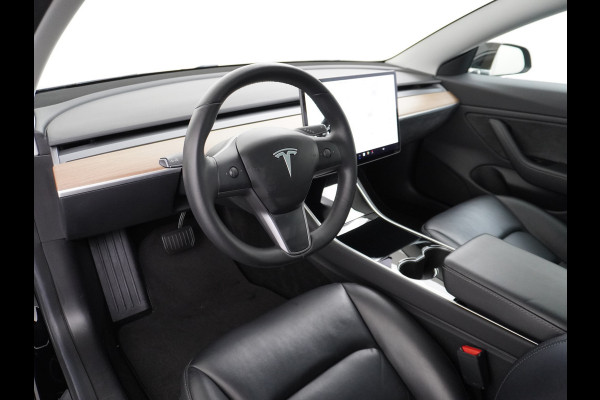 Tesla Model 3 SR+60kWh 325PK Trekhaak AutoPilot FSD.vb Leer PanoDak Adaptive cruise 19" Camera's Elektr.-Stuur+Stoelen+Spiegels+Geheugen+Easy- Ecc Navigatiesysteem full map LED-a+v Comfortstoel(en) ACC Dual-ECC DAB Voorverwarmen interieur via App Keyless via Telefoonsleutel One-Pedal-Drive