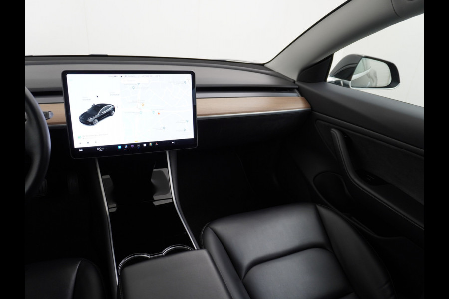 Tesla Model 3 SR+60kWh 325PK Trekhaak AutoPilot FSD.vb Leer PanoDak Adaptive cruise 19" Camera's Elektr.-Stuur+Stoelen+Spiegels+Geheugen+Easy- Ecc Navigatiesysteem full map LED-a+v Comfortstoel(en) ACC Dual-ECC DAB Voorverwarmen interieur via App Keyless via Telefoonsleutel One-Pedal-Drive