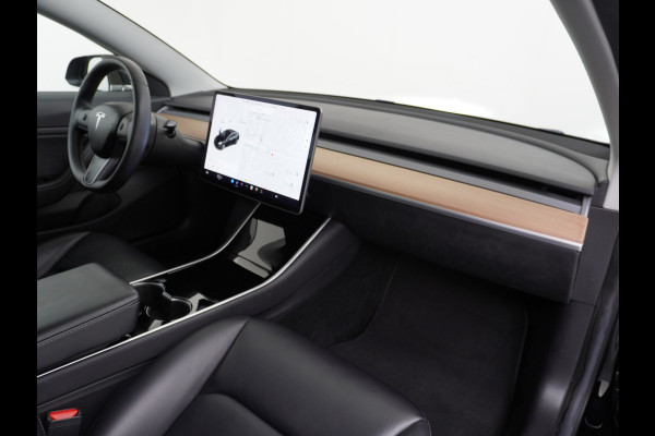 Tesla Model 3 SR+60kWh 325PK Trekhaak AutoPilot FSD.vb Leer PanoDak Adaptive cruise 19" Camera's Elektr.-Stuur+Stoelen+Spiegels+Geheugen+Easy- Ecc Navigatiesysteem full map LED-a+v Comfortstoel(en) ACC Dual-ECC DAB Voorverwarmen interieur via App Keyless via Telefoonsleutel One-Pedal-Drive