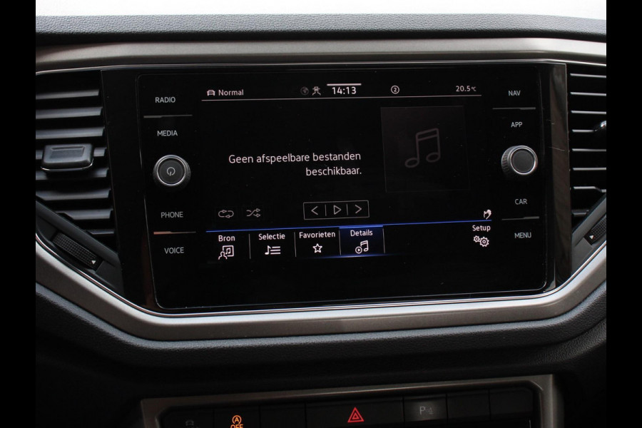 Volkswagen T-Roc 1.5 TSI Style | Navigatie | Apple Carplay/Android Auto | Electrisch bedienbare achterklep | Dab | Cruise Control |