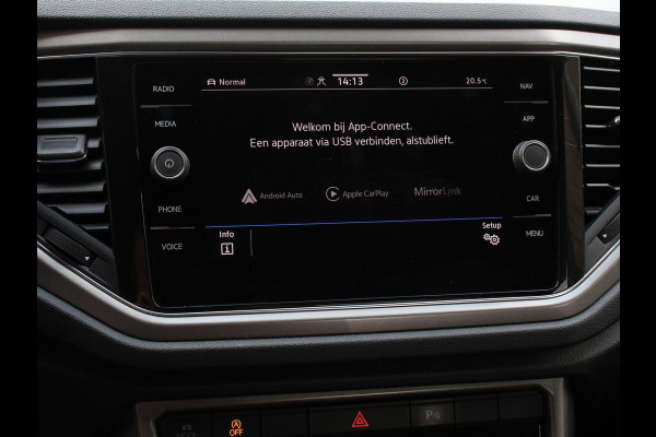 Volkswagen T-Roc 1.5 TSI Style | Navigatie | Apple Carplay/Android Auto | Electrisch bedienbare achterklep | Dab | Cruise Control |