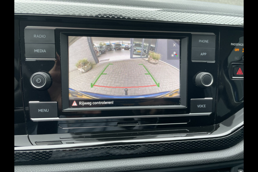 Volkswagen Taigo 1.0 TSI Life Airco - A-Cruise control - Apple CC/AA - U-con./radio/DAB/TEL/Blueth. - A-uitrijcam. - MFL-Stuurwiel - LMV - Trekhaak - CD+AB - Ramen E-V+A - Spiegels E-V+VW - RS - Rijstr.S - HSA - LED - Start/stop