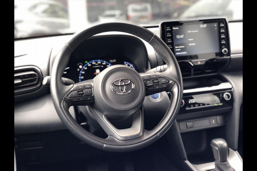 Toyota Yaris Cross 1.5 Hybrid Dynamic | Trekhaak, Apple CarPlay/Android Auto, 17 inch, Keyless, Privacy Glass, Parkeercamera