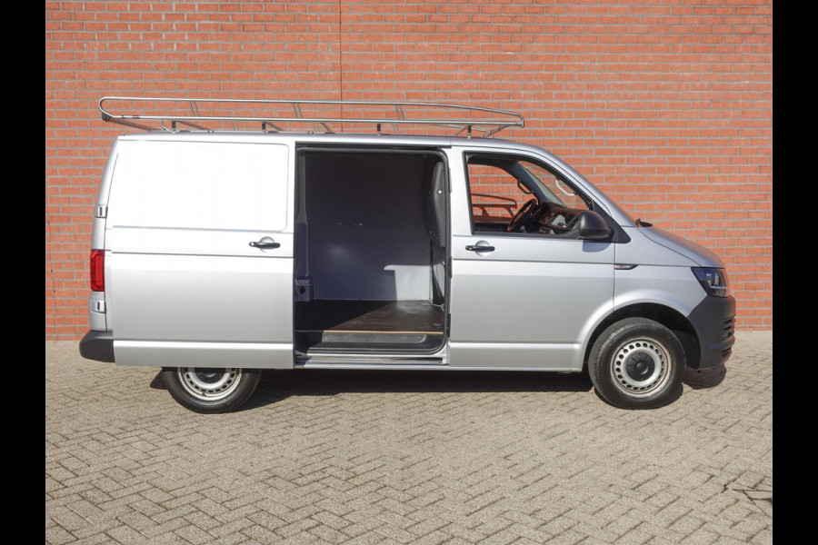 Volkswagen Transporter 2.0 TDI L1H1 Highline Airco Navigatie  Cruise control Imperiaal Trekhaak