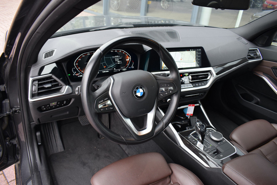 BMW 3 Serie 318i High Executive | Apple CarPlay | Leer | Stoelverw. | Cruise