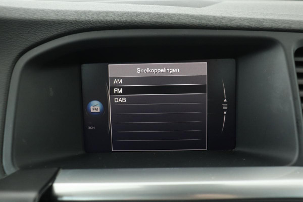 Volvo S60 1.5 T2 Polar+ | Leder | Stoel & stuurverwarming | Trekhaak | Standkachel | Harman/Kardon | Navigatie | Xenon | Camera | Memory | DAB