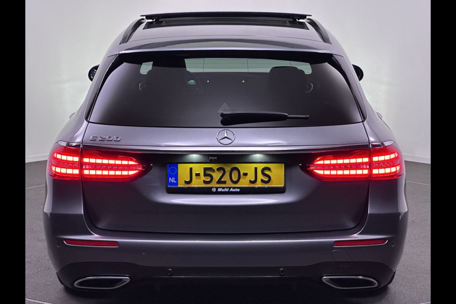 Mercedes-Benz E-Klasse Estate 200 AMG Night pakket | Panodak | 360 Camera | Carplay | Lederen Bekleding | Sfeerverlichting | Stoelverwarming | Lane Assist | Widescreen | Dodehoek Detectie | Sportstoelen |