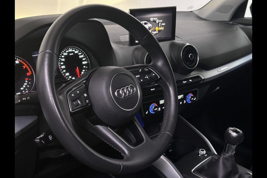 Audi Q2 30 TFSI Advanced edition | Carplay | Stoelverwarming | Cruise Control | Parkeersensor | Spraak Bedinging | Climate Control Connected Services |