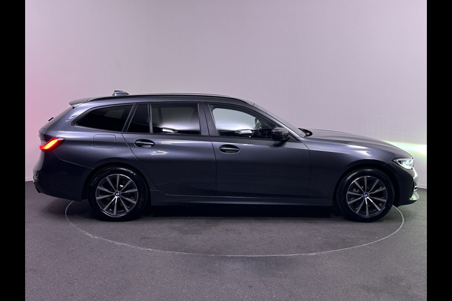 BMW 3 Serie Touring 330e Sportline Plug in Hybrid 293pk PHEV | Lederen Sportstoelen | Trekhaak af Fabriek | Adaptive Cruise | Harman Kardon | Laser LED | Head Up | Sfeerverlichting | Apple Carplay |