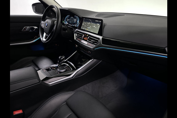 BMW 3 Serie Touring 330e Sportline Plug in Hybrid 293pk PHEV | Lederen Sportstoelen | Trekhaak af Fabriek | Adaptive Cruise | Harman Kardon | Laser LED | Head Up | Sfeerverlichting | Apple Carplay |