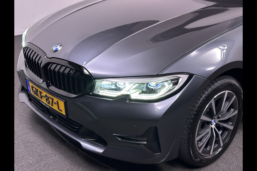 BMW 3 Serie Touring 330e Sportline Plug in Hybrid 293pk PHEV | Lederen Sportstoelen | Trekhaak af Fabriek | Adaptive Cruise | Harman Kardon | Laser LED | Head Up | Sfeerverlichting | Apple Carplay |