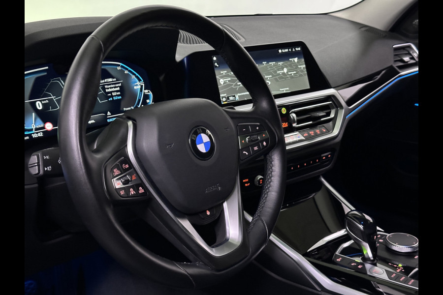 BMW 3 Serie Touring 330e Sportline Plug in Hybrid 293pk PHEV | Lederen Sportstoelen | Trekhaak af Fabriek | Adaptive Cruise | Harman Kardon | Laser LED | Head Up | Sfeerverlichting | Apple Carplay |