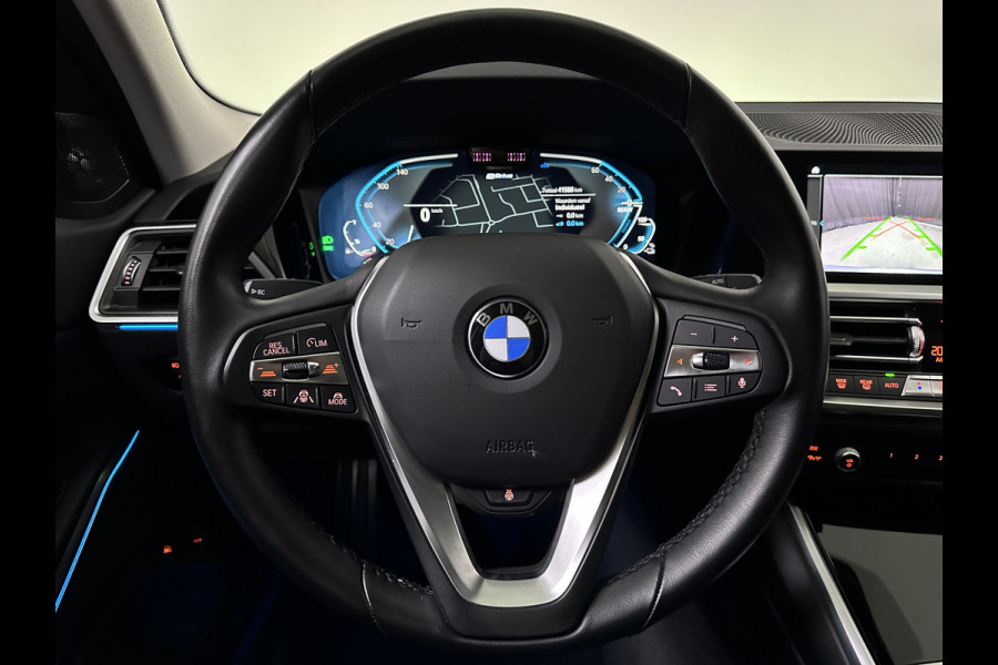 BMW 3 Serie Touring 330e Sportline Plug in Hybrid 293pk PHEV | Lederen Sportstoelen | Trekhaak af Fabriek | Adaptive Cruise | Harman Kardon | Laser LED | Head Up | Sfeerverlichting | Apple Carplay |