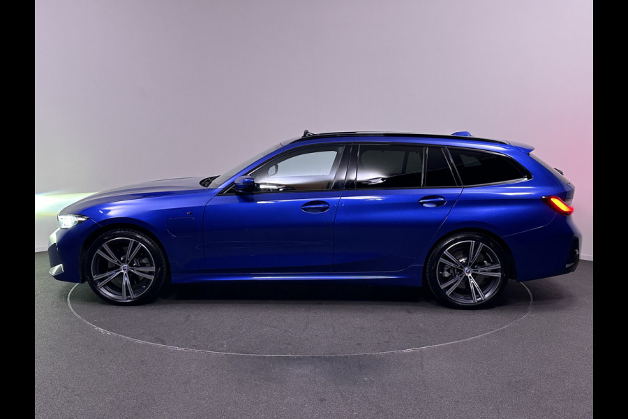 BMW 3 Serie Touring 330e M Sport Facelift Plug In Hybrid PHEV | Panodak | Lederen Competition Stoelen Memory | Trekhaak af Fabriek | Widescreen Navi | Head Up | 19 "L.M | Camera | Apple Carplay |