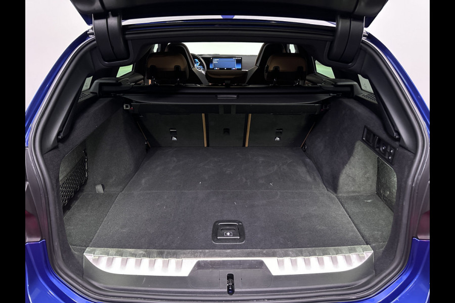 BMW 3 Serie Touring 330e M Sport Facelift Plug In Hybrid PHEV | Panodak | Lederen Competition Stoelen Memory | Trekhaak af Fabriek | Widescreen Navi | Head Up | 19 "L.M | Camera | Apple Carplay |