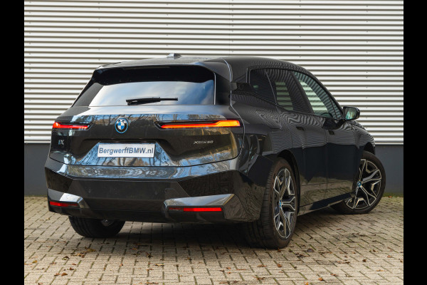 BMW iX xDrive50 - Sportpakket - Stoelventilatie - ACC - Parking Ass Prof - Lasers - 112 kWh