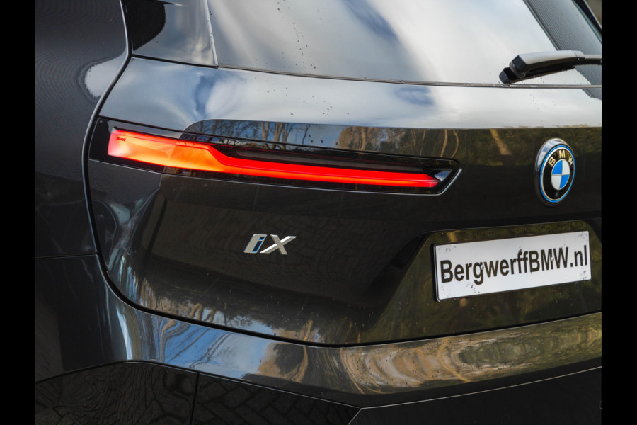 BMW iX xDrive50 - Sportpakket - Stoelventilatie - ACC - Parking Ass Prof - Lasers - 112 kWh