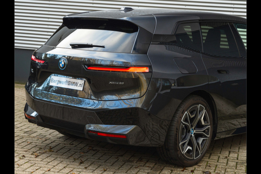 BMW iX xDrive50 - Sportpakket - Stoelventilatie - ACC - Parking Ass Prof - Lasers - 112 kWh