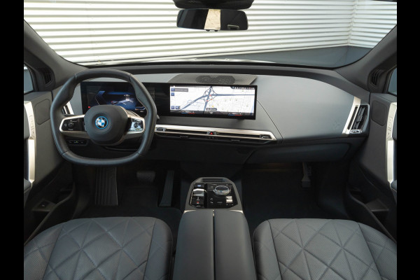 BMW iX xDrive50 - Sportpakket - Stoelventilatie - ACC - Parking Ass Prof - Lasers - 112 kWh