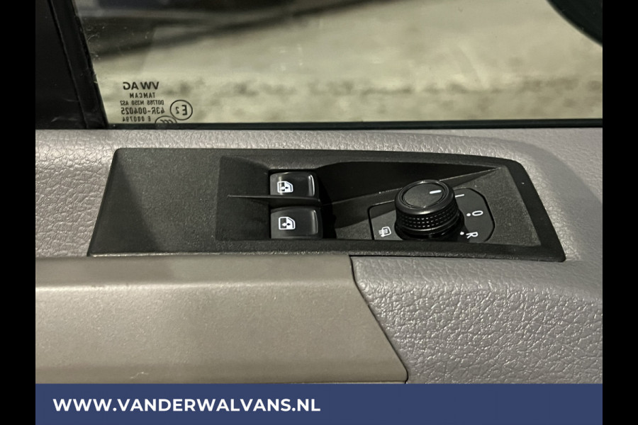 Volkswagen Crafter 2.0 TDI 141pk L3H3 L2H2 Euro6 Airco | 3000kg Trekhaak | Cruisecontrol Bijrijdersbank