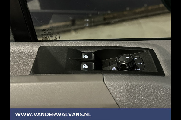 Volkswagen Crafter 2.0 TDI 141pk L3H3 L2H2 Euro6 Airco | 3000kg Trekhaak | Cruisecontrol Bijrijdersbank