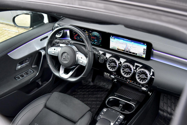 Mercedes-Benz A-Klasse 250 e AMG Edition. BTW, Pano, Burm, Sfeer, CarPlay, Multibeam!