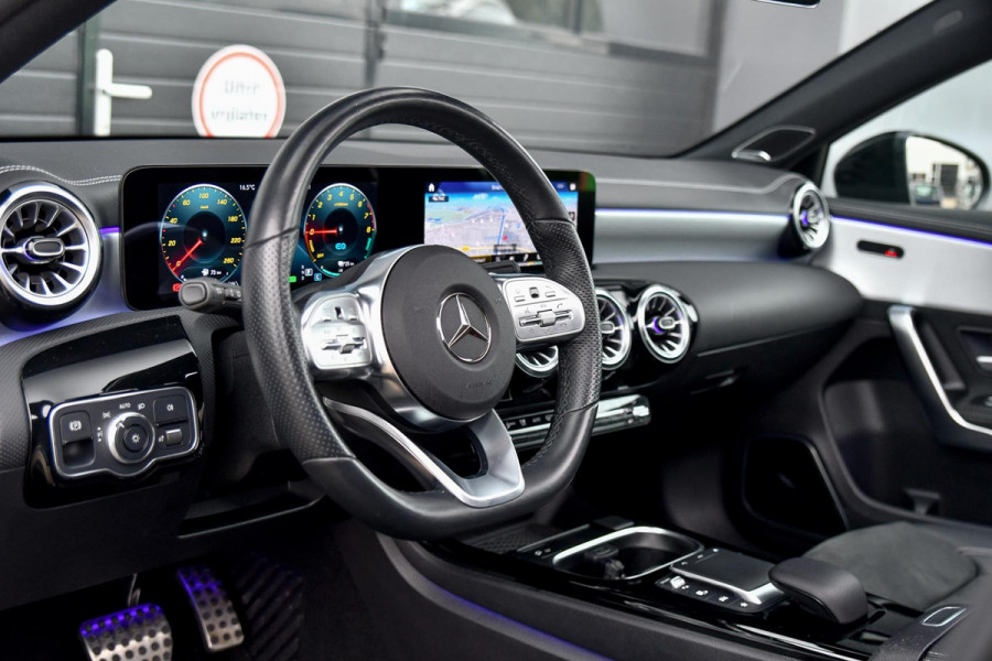 Mercedes-Benz A-Klasse 250 e AMG Edition. BTW, Pano, Burm, Sfeer, CarPlay, Multibeam!