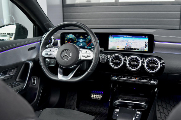 Mercedes-Benz A-Klasse 250 e AMG Edition. BTW, Pano, Burm, Sfeer, CarPlay, Multibeam!