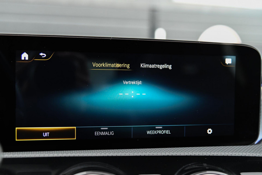 Mercedes-Benz A-Klasse 250 e AMG Edition. BTW, Pano, Burm, Sfeer, CarPlay, Multibeam!