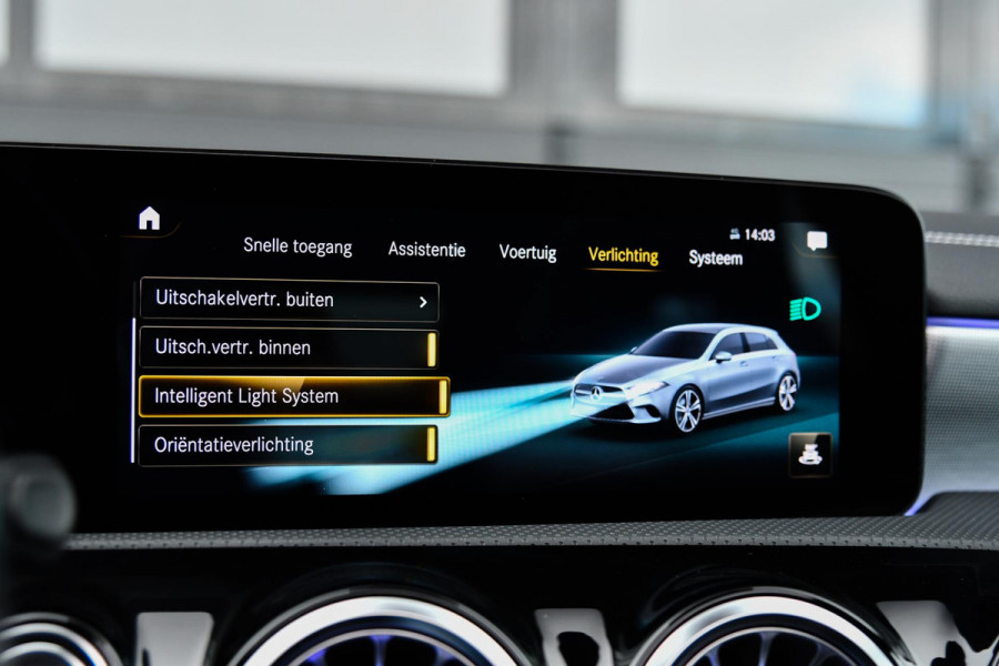 Mercedes-Benz A-Klasse 250 e AMG Edition. BTW, Pano, Burm, Sfeer, CarPlay, Multibeam!