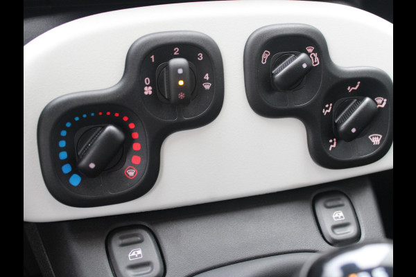 Fiat Panda Hybrid Pandina | Airco | Cruise | Priv Glass | Dakrails | 15" | PDC | Apple Carply | Nero Cinema