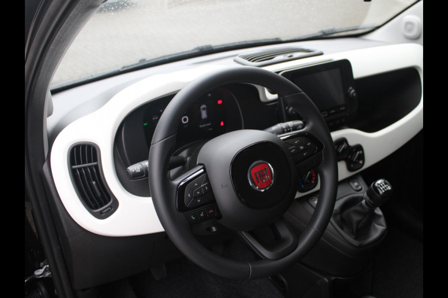 Fiat Panda Hybrid Pandina | Airco | Cruise | Priv Glass | Dakrails | 15" | PDC | Apple Carply | Nero Cinema