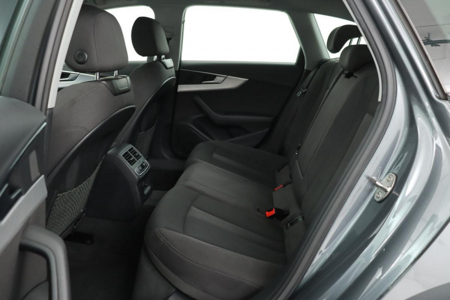 Audi A4 35 TFSI Sport Edition | Stoelverwarming | Camera | Navigatie | PDC | Sportstoelen | Full LED | Bluetooth