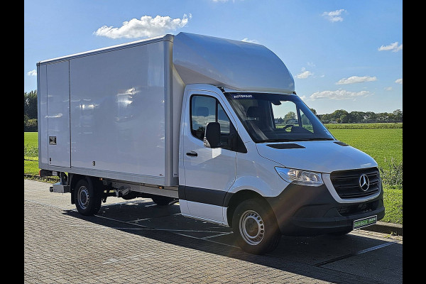 Mercedes-Benz Sprinter 319 1.9 CDI Bakwagen Laadklep Airco Mbux Automaat Zijdeur Euro6 190Pk!