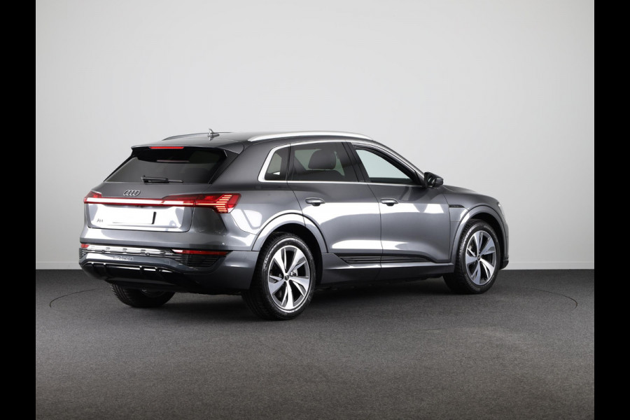 Audi Q8 e-tron S Edition 50 250kw/340pk 95Kwh SUV Elektr. aandrij VAN € 78190,-. VOOR € 69990,-.