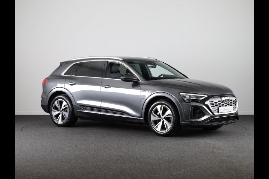 Audi Q8 e-tron S Edition 50 250kw/340pk 95Kwh SUV Elektr. aandrij VAN € 78190,-. VOOR € 69990,-.