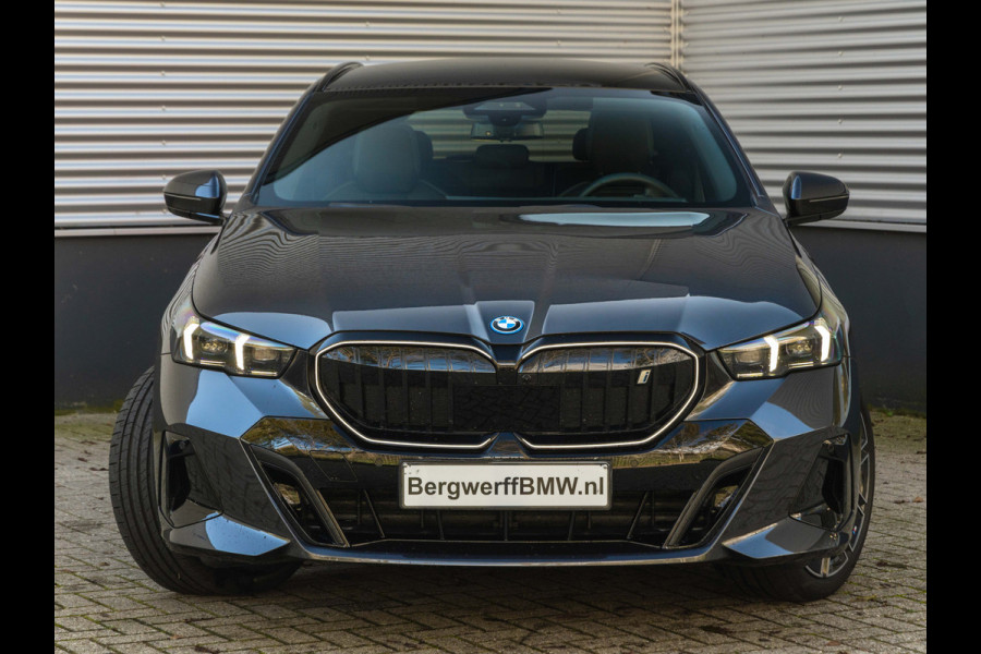 BMW i5 Touring eDrive40 M-Sport Pro - Pano - Driving Ass Prof - Harman-Kardon - Stoelventilatie