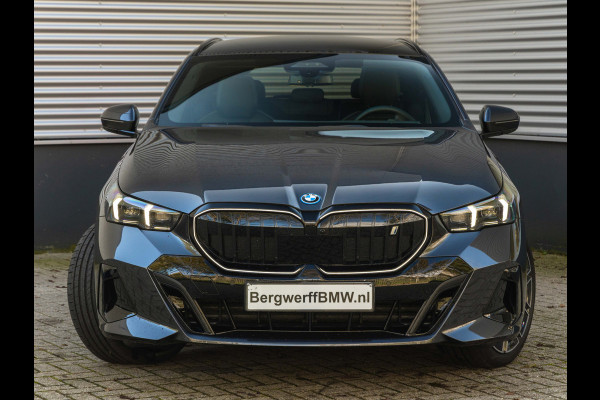 BMW i5 Touring eDrive40 M-Sport Pro - Pano - Driving Ass Prof - Harman-Kardon - Stoelventilatie