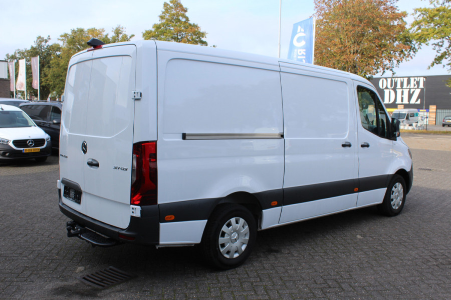 Mercedes-Benz Sprinter 317 CDI L2H1 RWD 3500 kg trekhaak, LED, MBUX met parkeerpakket en camera, Standkachel