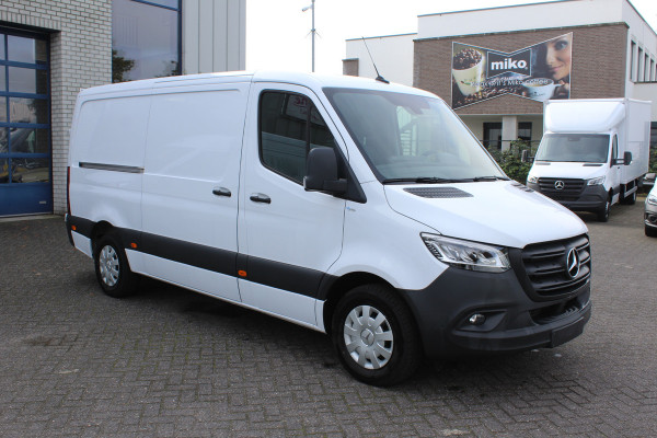 Mercedes-Benz Sprinter 317 CDI L2H1 RWD 3500 kg trekhaak, LED, MBUX met parkeerpakket en camera, Standkachel