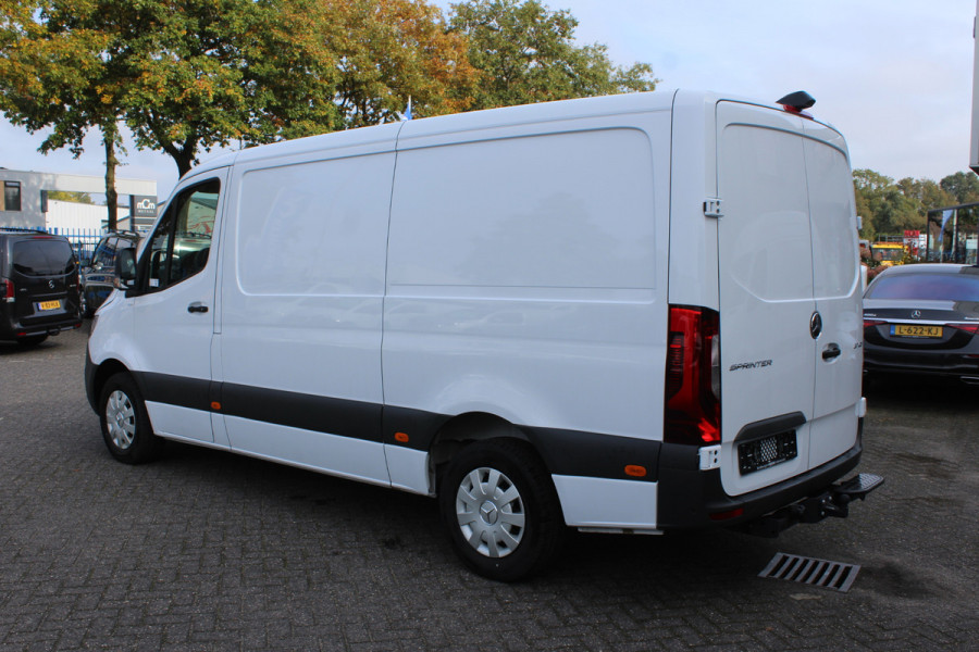 Mercedes-Benz Sprinter 317 CDI L2H1 RWD 3500 kg trekhaak, LED, MBUX met parkeerpakket en camera, Standkachel