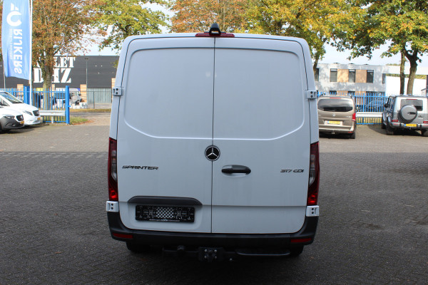 Mercedes-Benz Sprinter 317 CDI L2H1 RWD 3500 kg trekhaak, LED, MBUX met parkeerpakket en camera, Standkachel