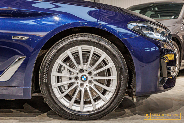 BMW 5 Serie Touring 530e xDrive|Cam|Nappa|E-stoel|Tansanit|